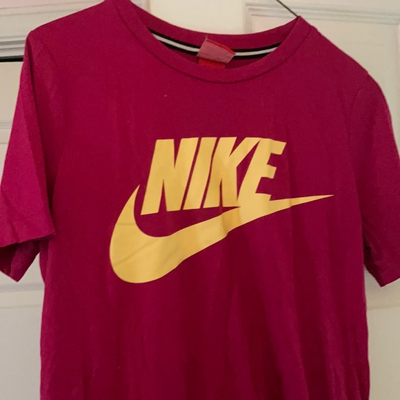 Nike tee - Picture 1 of 1
